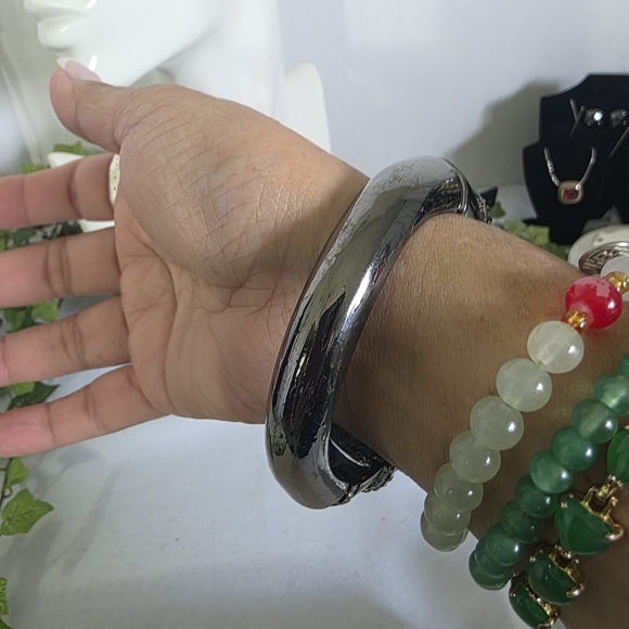 Vintahe Oxidized Silver Crystal Dome Clamper Hinge Bracelet - Picture 9 of 11